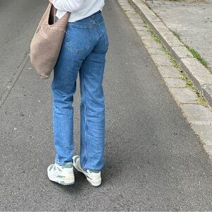 High waisted relaxed 90s jeans